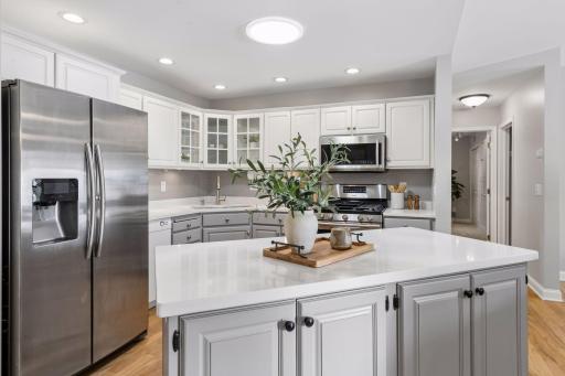 1860 Juneau Lane N, Plymouth, MN 55447