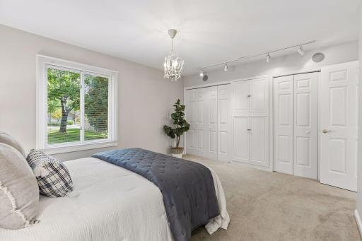 1860 Juneau Lane N, Plymouth, MN 55447