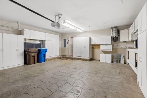 1860 Juneau Lane N, Plymouth, MN 55447