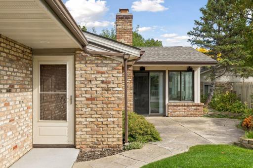 1860 Juneau Lane N, Plymouth, MN 55447