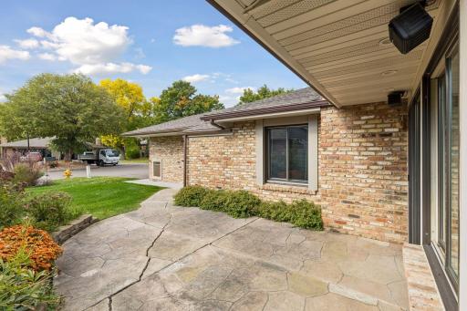 1860 Juneau Lane N, Plymouth, MN 55447