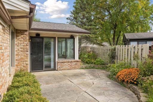 1860 Juneau Lane N, Plymouth, MN 55447
