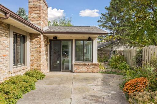 1860 Juneau Lane N, Plymouth, MN 55447