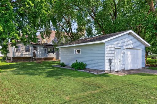 220 N Chestnut Street, Belle Plaine, MN 56011