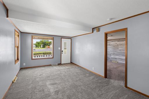 220 N Chestnut Street, Belle Plaine, MN 56011