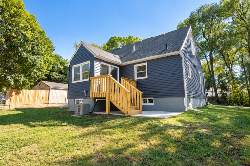 2115 E River Road NE, Rochester, MN 55906