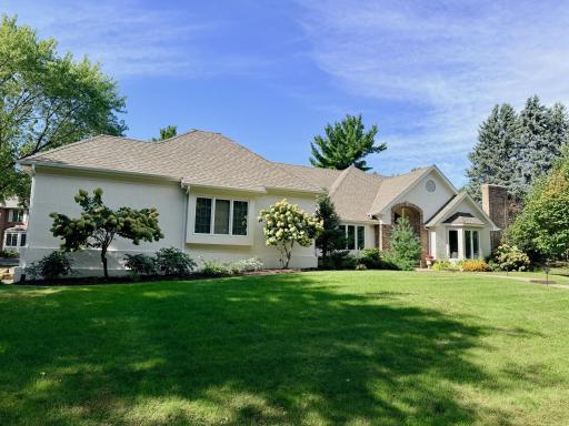 The side-load garage with the driveway to the cul-de-sac creates an expansive, uninterrupted front yard.