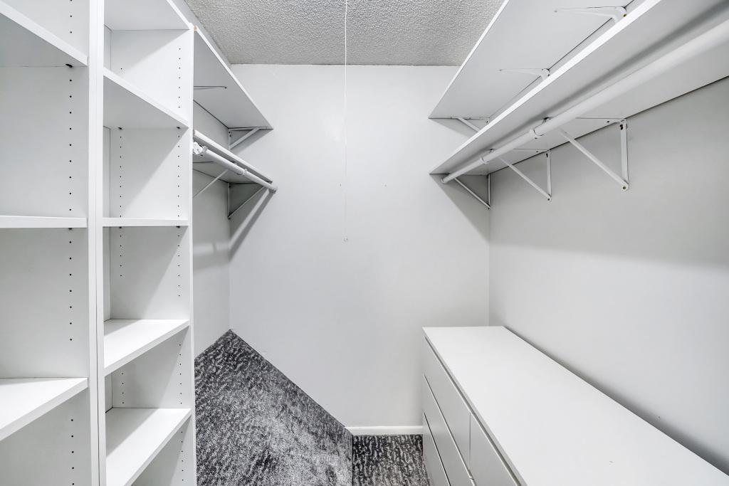 12572 University. (23).jpg