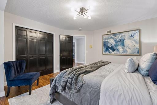 5720 Oakview Lane N, Plymouth, MN 55442