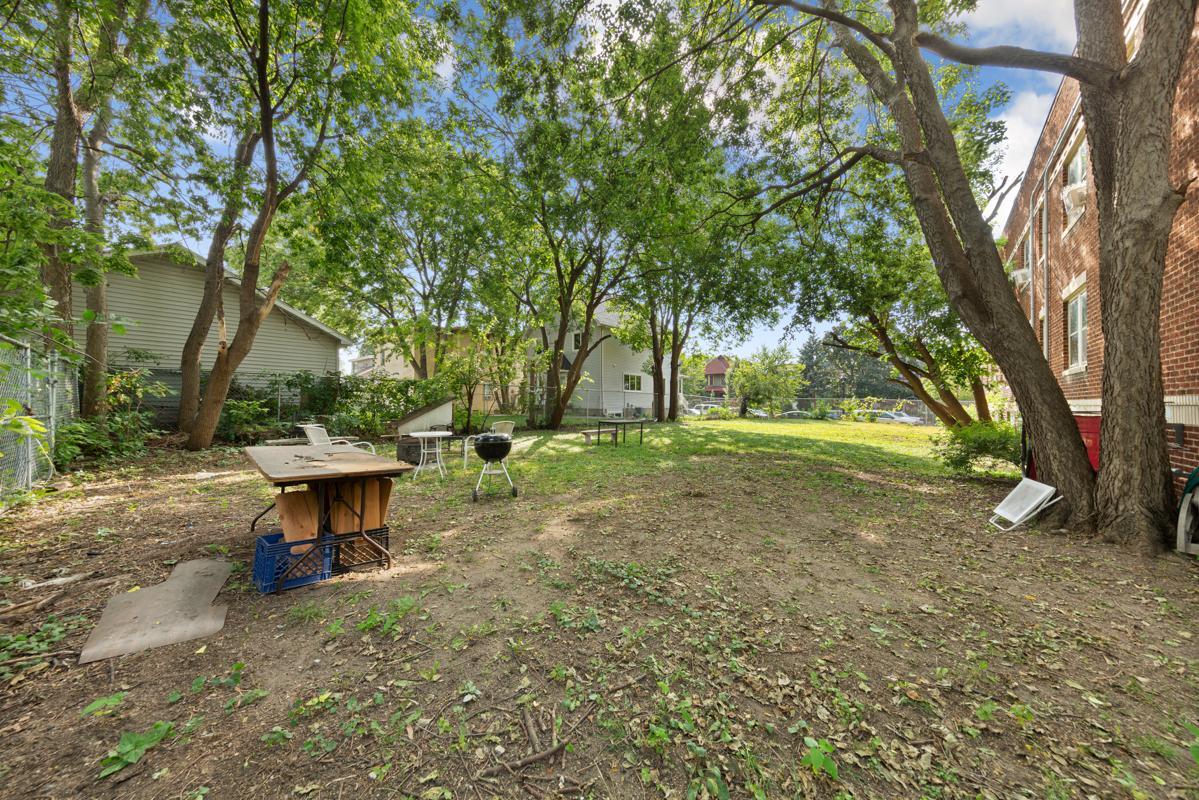 5 Side yard.jpg