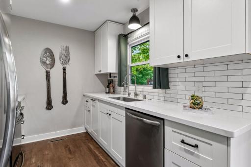 501 Laredo Lane, Chanhassen, MN 55317