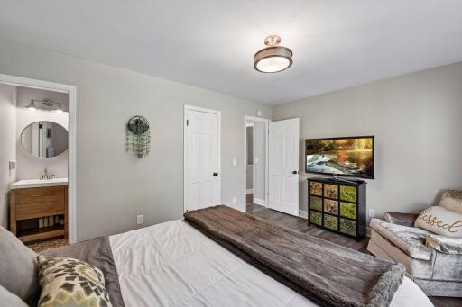 501 Laredo Lane, Chanhassen, MN 55317