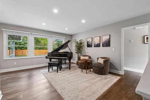 501 Laredo Lane, Chanhassen, MN 55317