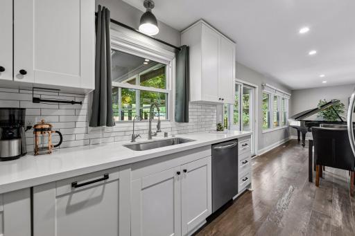 501 Laredo Lane, Chanhassen, MN 55317