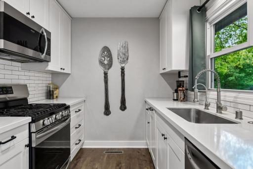 501 Laredo Lane, Chanhassen, MN 55317