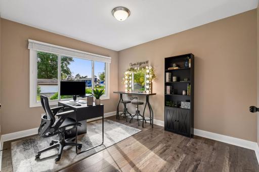 501 Laredo Lane, Chanhassen, MN 55317