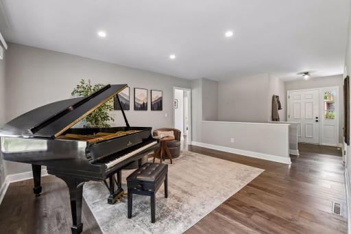 501 Laredo Lane, Chanhassen, MN 55317