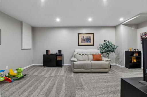 501 Laredo Lane, Chanhassen, MN 55317