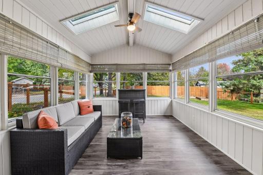 501 Laredo Lane, Chanhassen, MN 55317