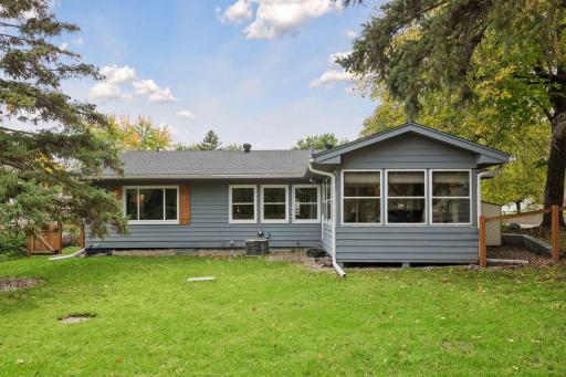501 Laredo Lane, Chanhassen, MN 55317