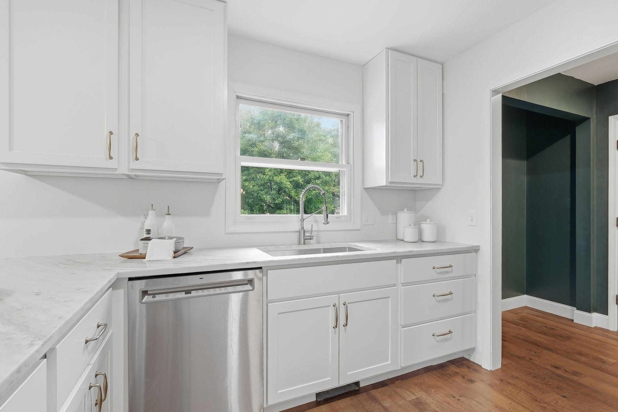 16-web-or-mls-486_Rimrock_Dr_Apple_Valley_MN_55124_022.jpg