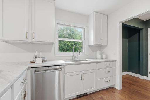 16-web-or-mls-486_Rimrock_Dr_Apple_Valley_MN_55124_022.jpg