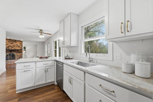 18-web-or-mls-486_Rimrock_Dr_Apple_Valley_MN_55124_024.jpg