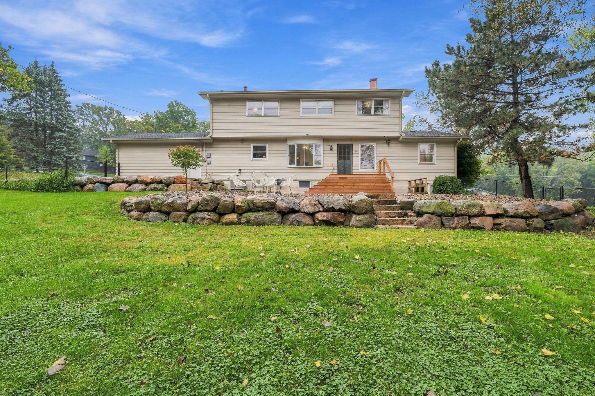32-web-or-mls-486_Rimrock_Dr_Apple_Valley_MN_55124_031.jpg