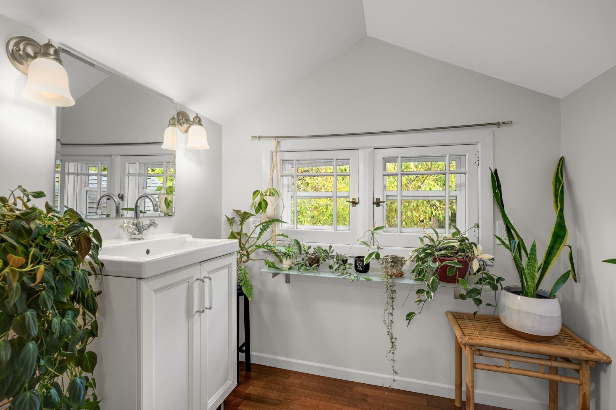 Upper level primary half bath