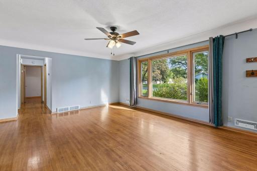 21 70th Way NE, Fridley, MN 55432