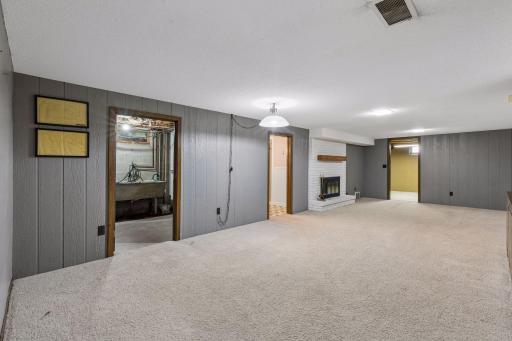 21 70th Way NE, Fridley, MN 55432