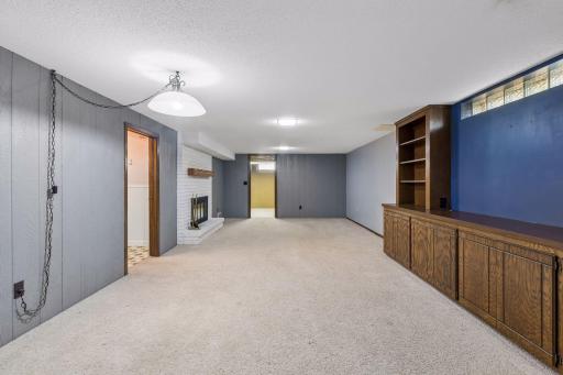 21 70th Way NE, Fridley, MN 55432