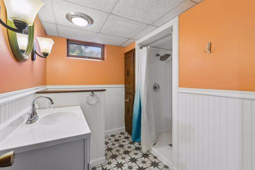 21 70th Way NE, Fridley, MN 55432