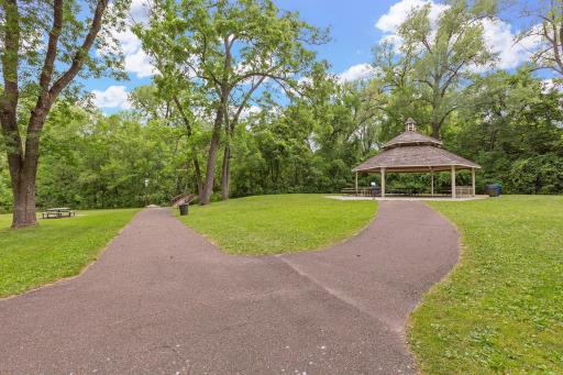 21 70th Way NE, Fridley, MN 55432