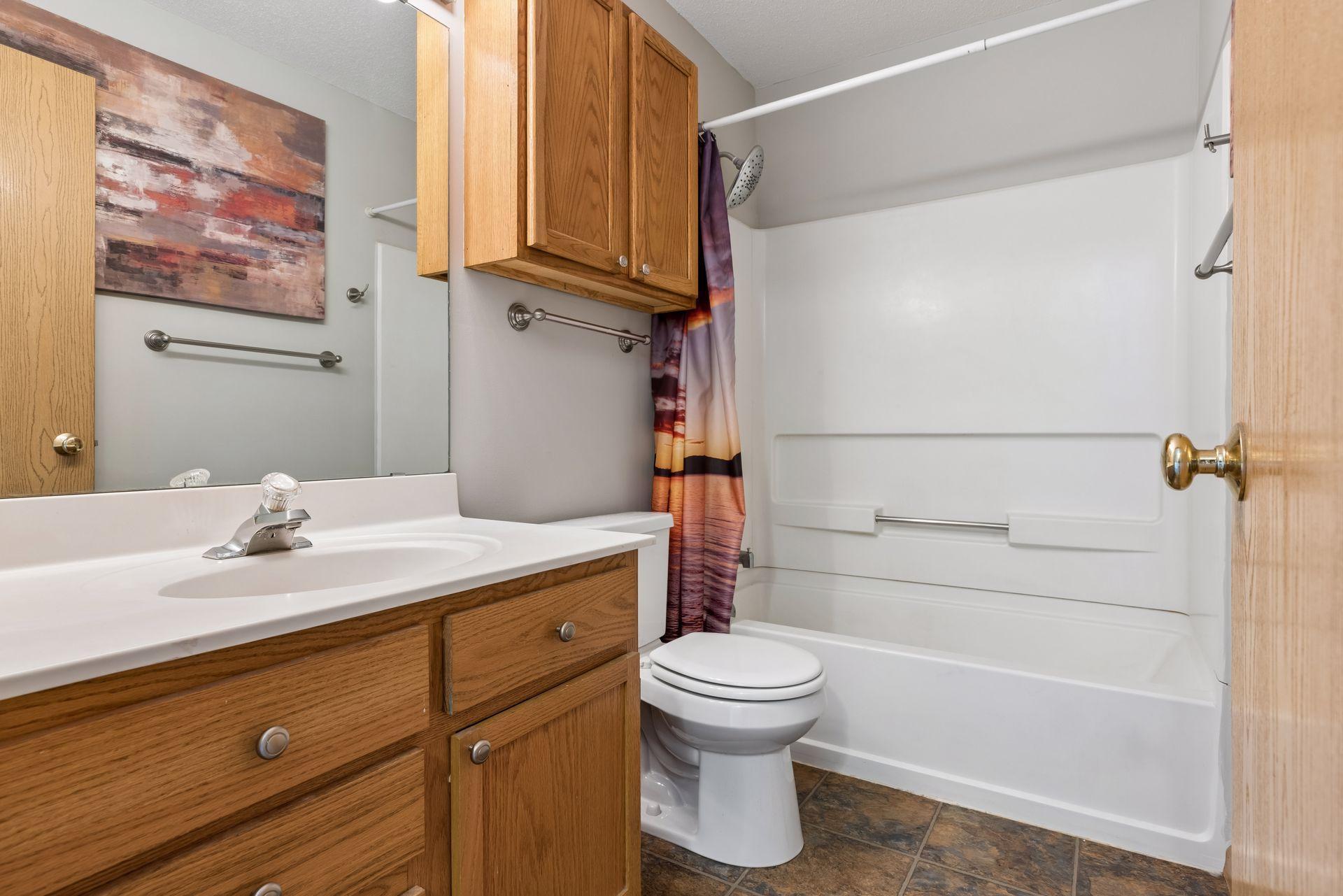 Upper Level Full Bathroom