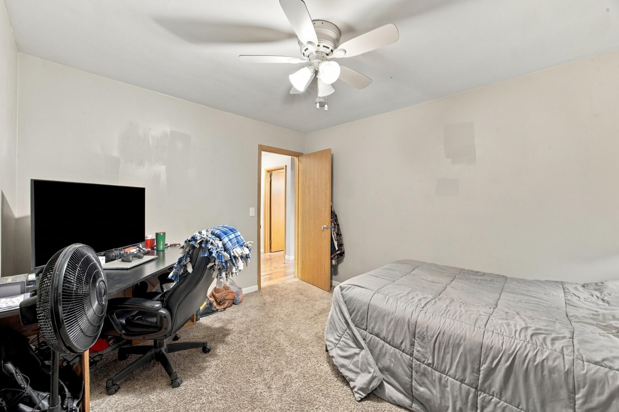 2nd bedroom