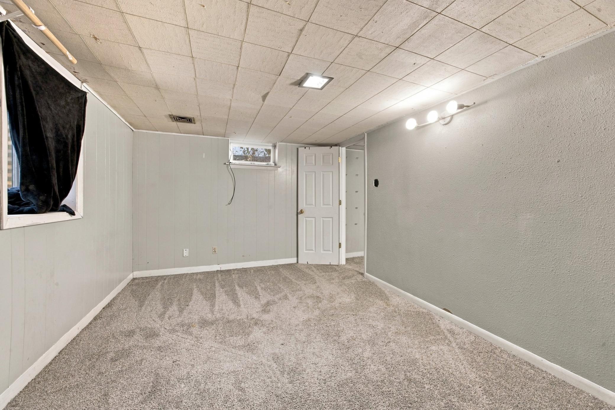 lower bedroom (#4)