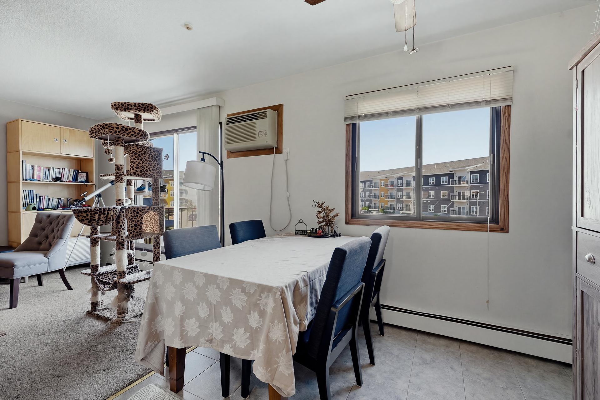 33 #32 - 5284 Greenfield Ave MLS-37.jpg