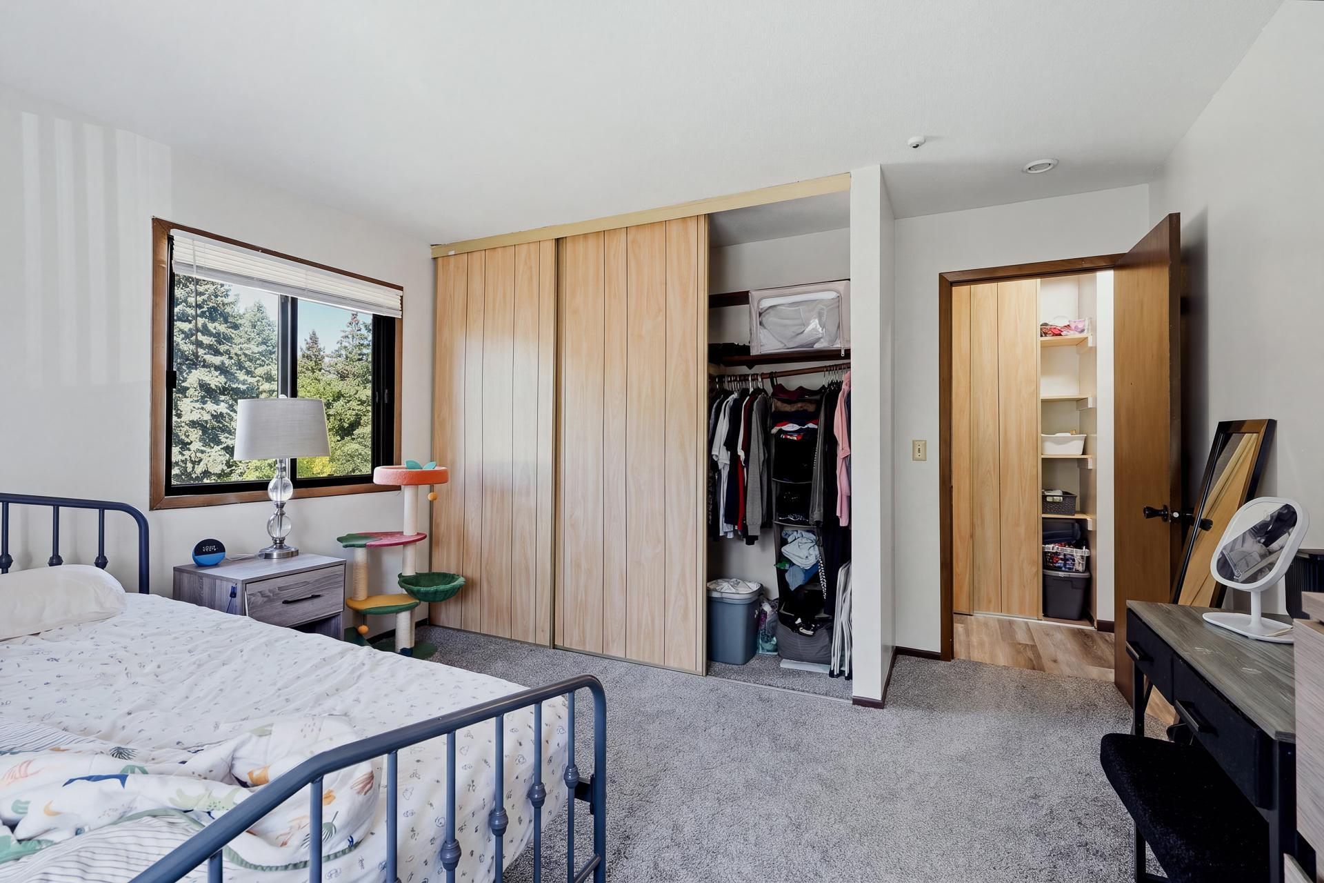 18 #21 - 5284 Greenfield Ave MLS-72.jpg