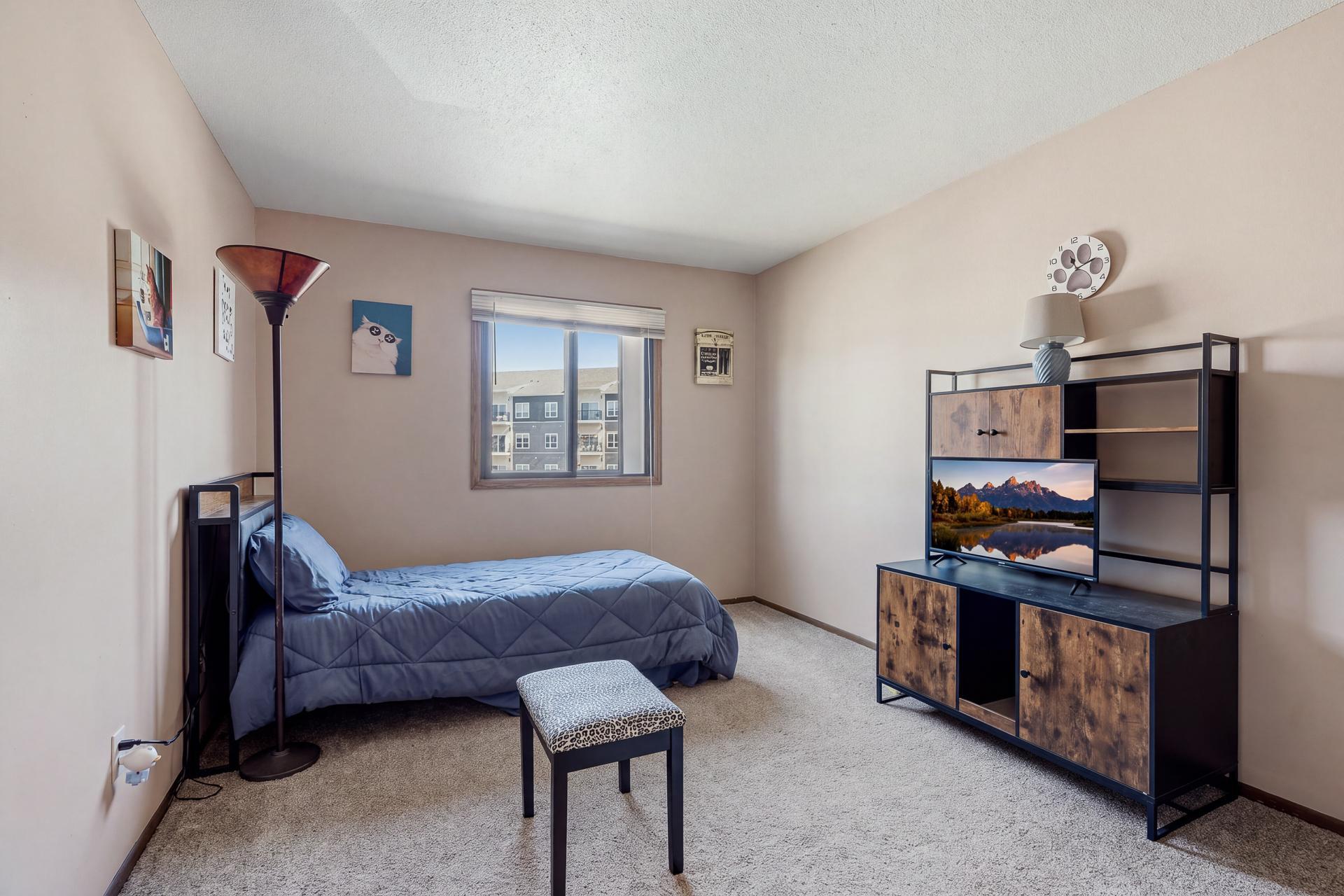 40 #32 - 5284 Greenfield Ave MLS-44.jpg