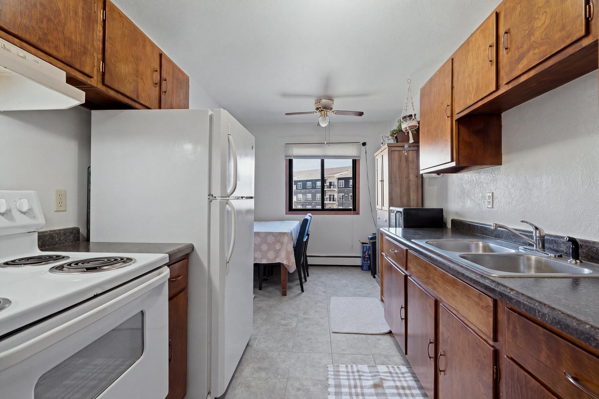 31 #32 - 5284 Greenfield Ave MLS-36.jpg