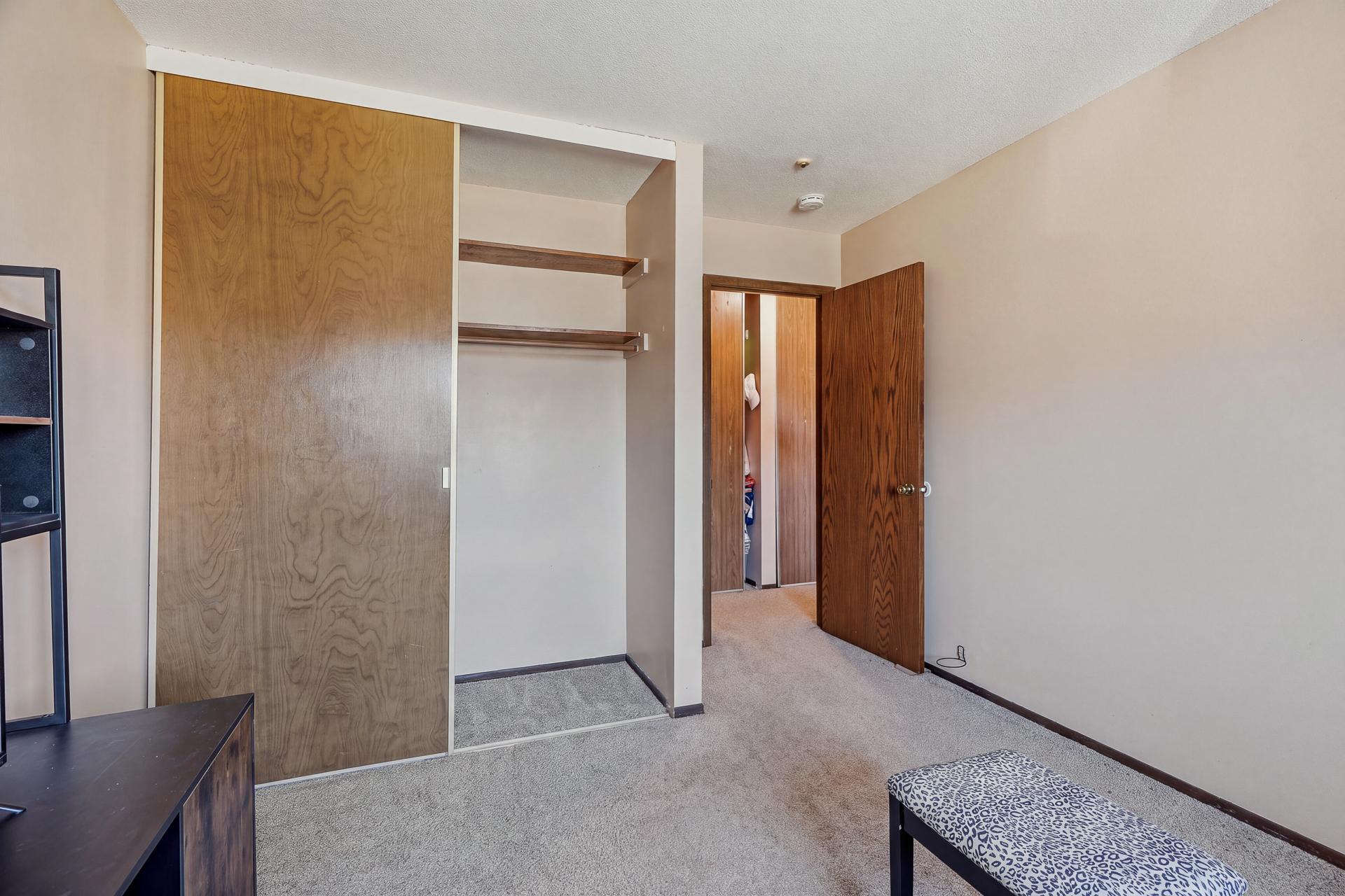 41 #32 - 5284 Greenfield Ave MLS-45.jpg
