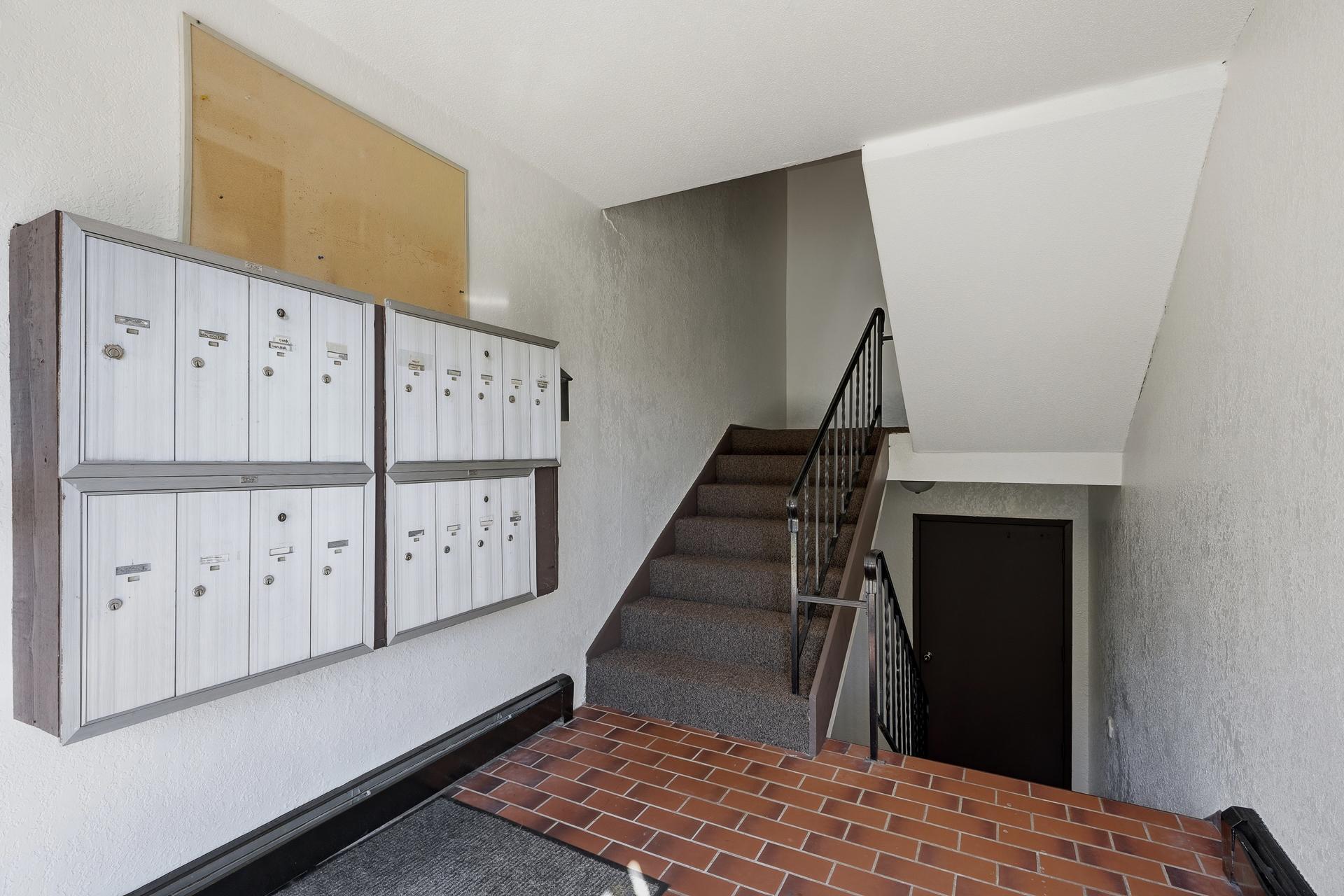 5 - Common - 5284 Greenfield Ave MLS-27.jpg