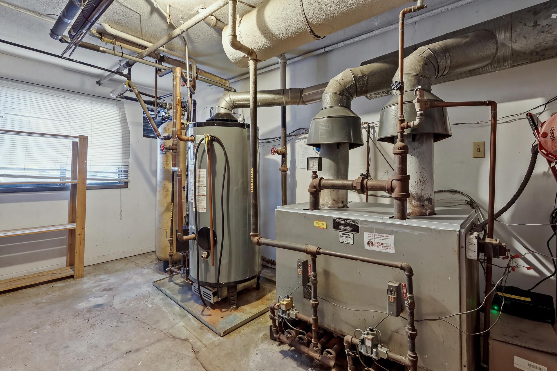 49 Mech - 5284 Greenfield Ave MLS-75.jpg