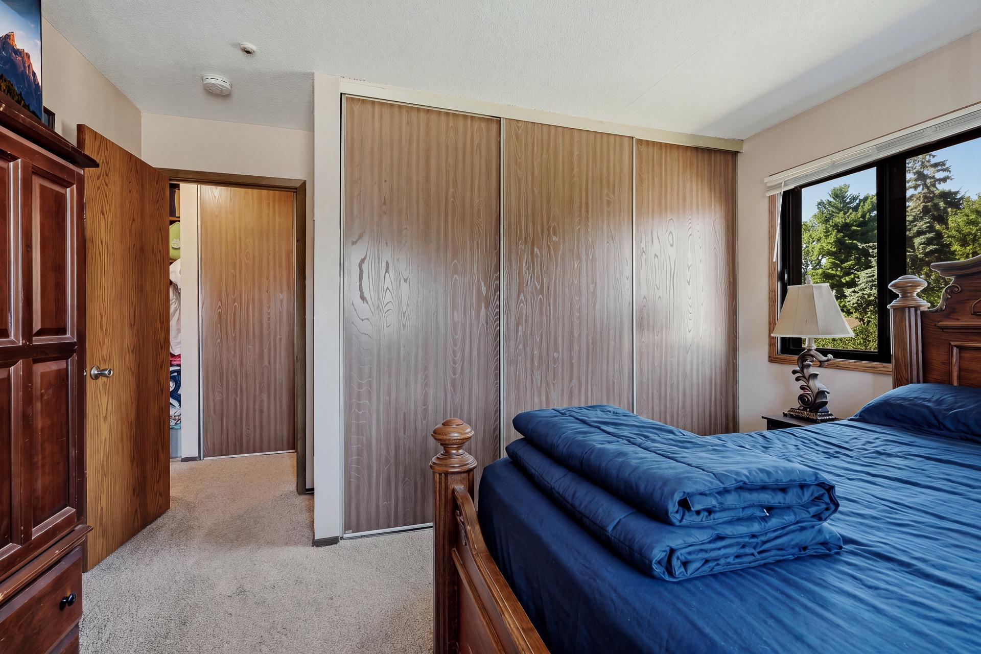 44 #32 - 5284 Greenfield Ave MLS-48.jpg