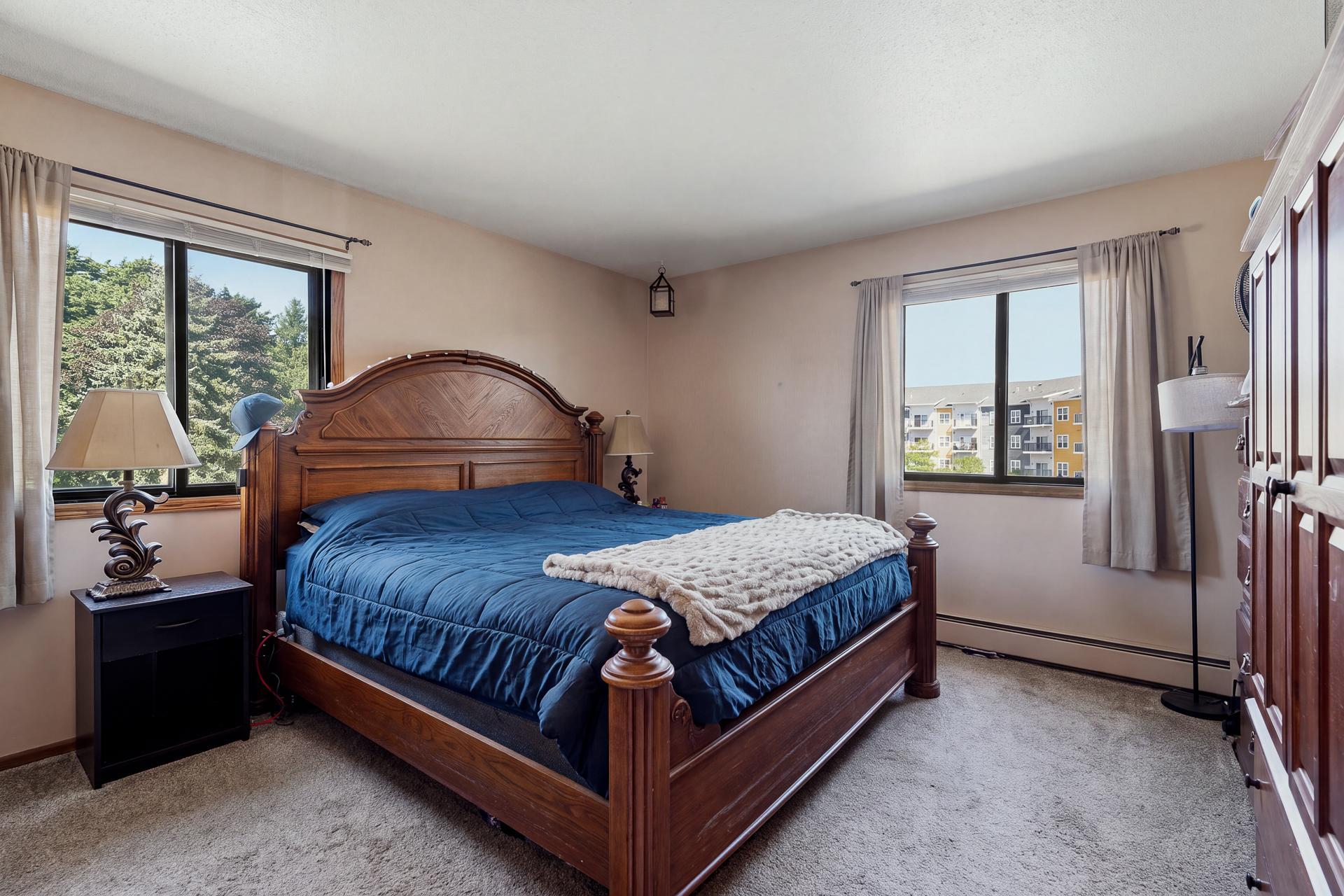 43 #32 - 5284 Greenfield Ave MLS-47.jpg