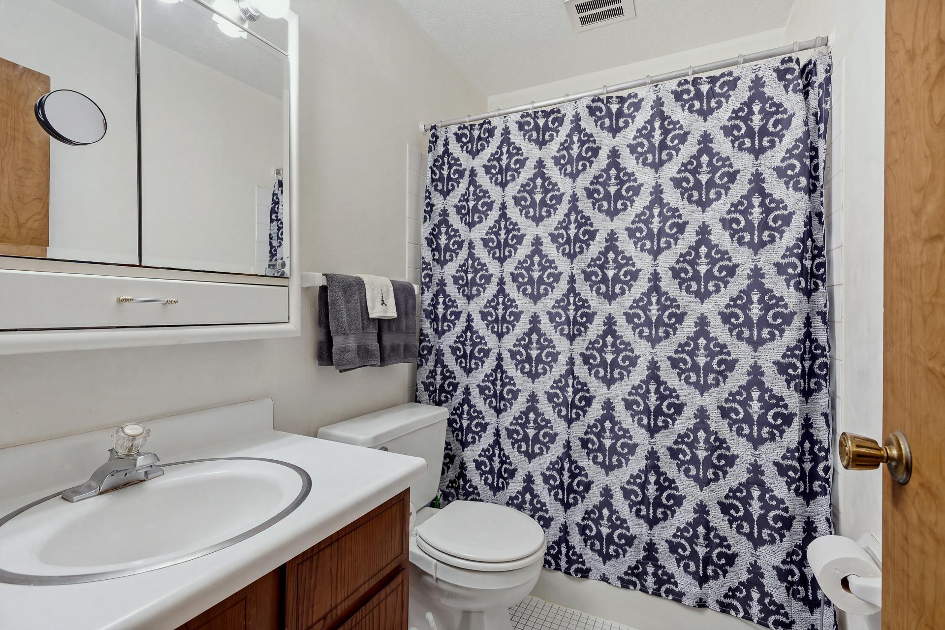 30 #26 - 5284 Greenfield Ave MLS-59.jpg