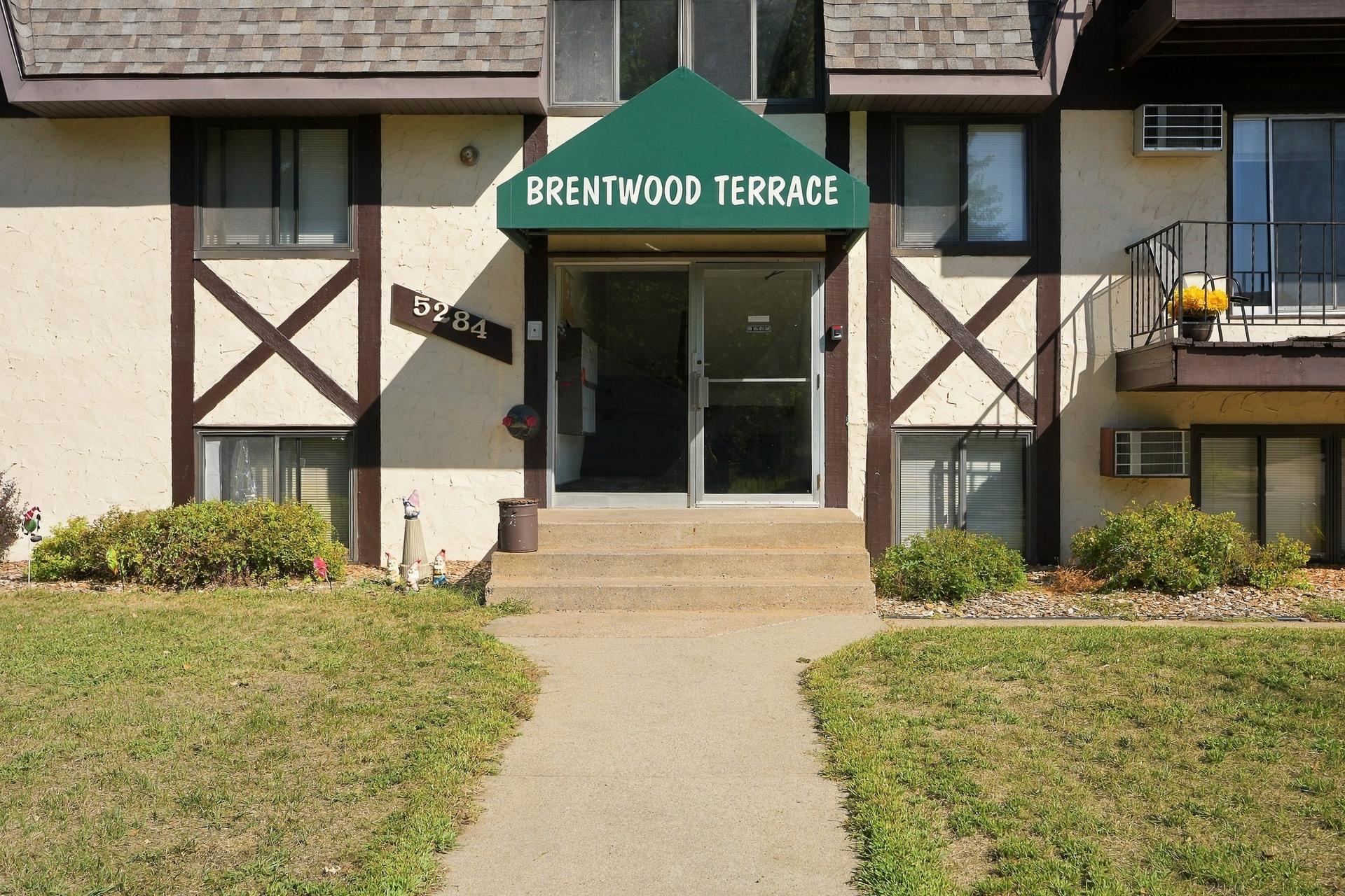 4 - Exterior - 5284 Greenfield Ave MLS-17.jpg