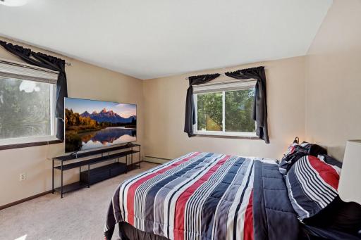 33 304 - 8061 Pleasantview Dr NE MLS-49.jpg