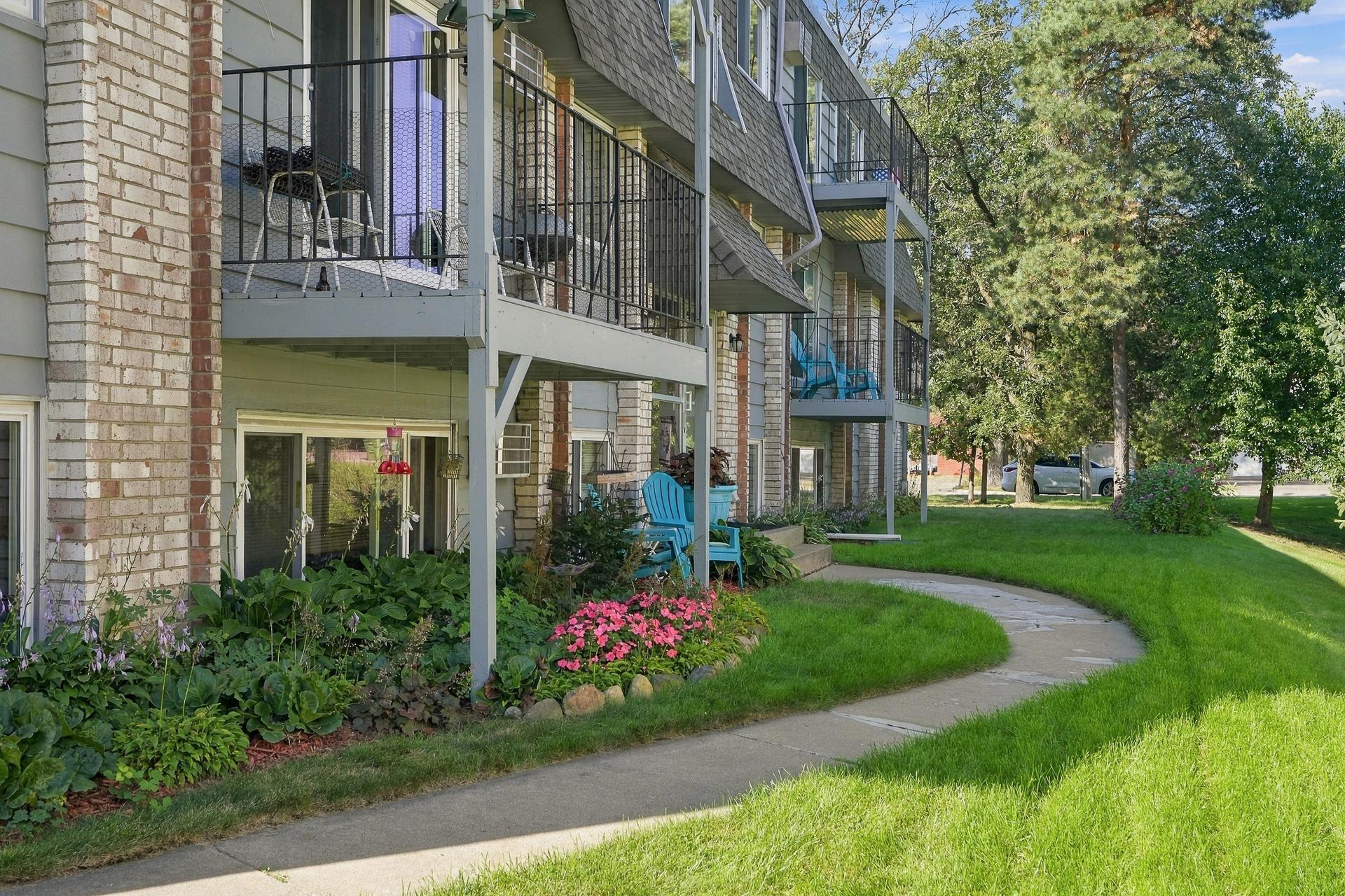 6-Exterior - 8061 Pleasantview Dr NE MLS-10.jpg